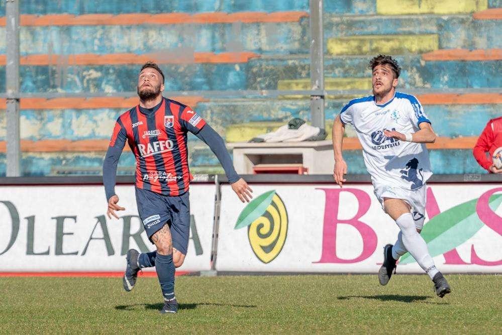 Parapiglia negli spogliatoi, reti inviolate sul campo: Picerno in Serie C, il Taranto resta terzo