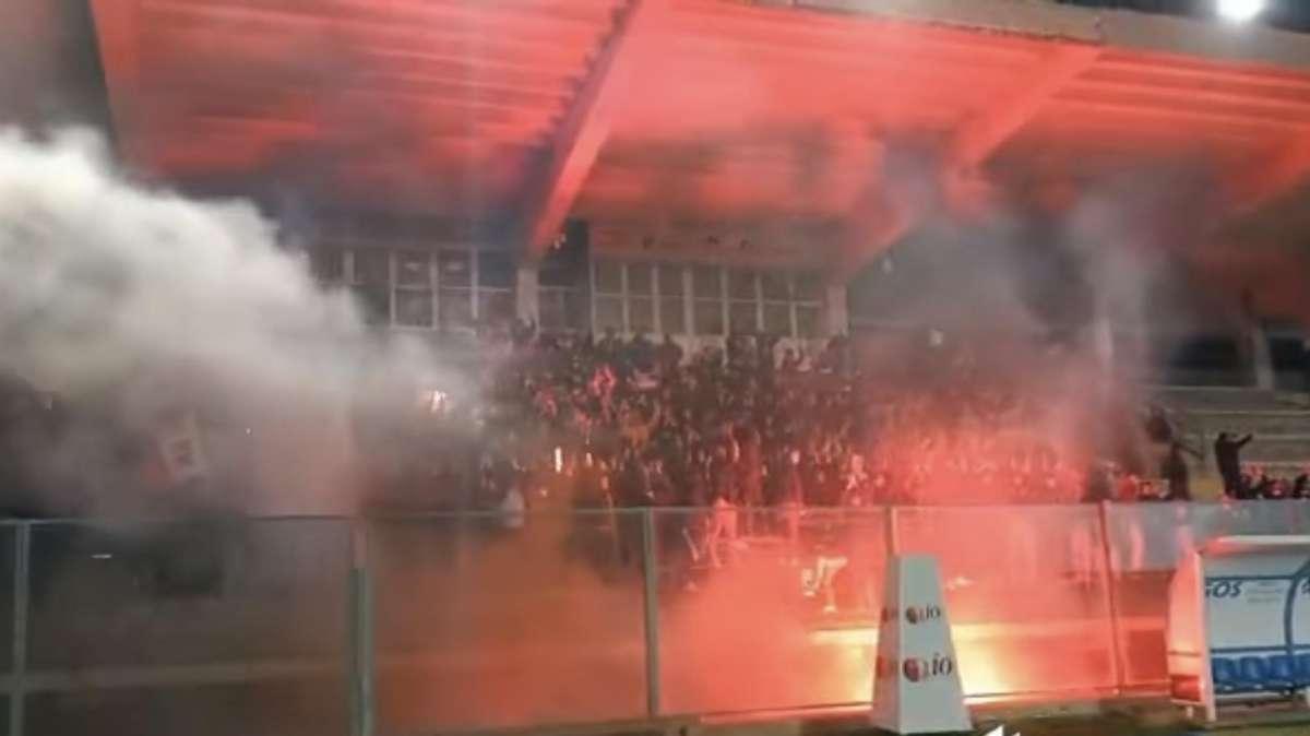 Brindisi, che festa dei tifosi al ritorno da Barletta. FOTO