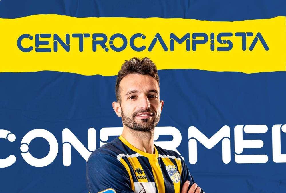 UFFICIALE - Gravina, rinnova capitan Chiaradia
