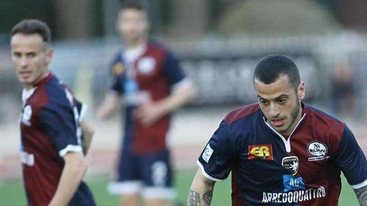 Il mercato a mezzanotte - Lecce, tra linea verde e big da blindare. Bari con Scala-Vivarini. Monopoli: Paolucci più Cesarini. Taranto, avanti per Giovinco