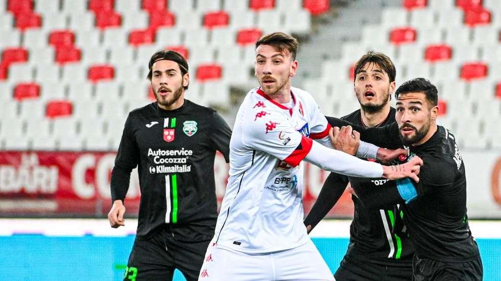 Catania-Bari, il pareggio divide la stampa: un punto che fa morale o più rammarico?