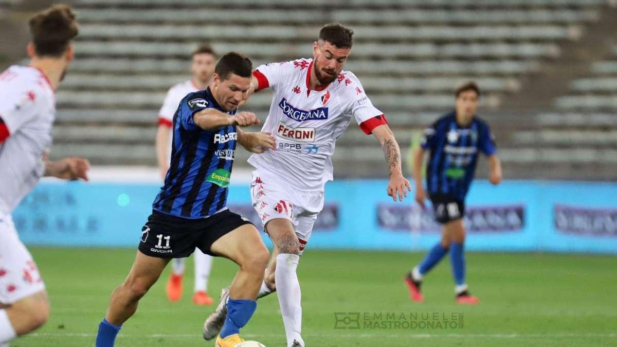 Bari-Bisceglie, il derby delle polemiche: l'arbitraggio di Monaldi scontenta tutti