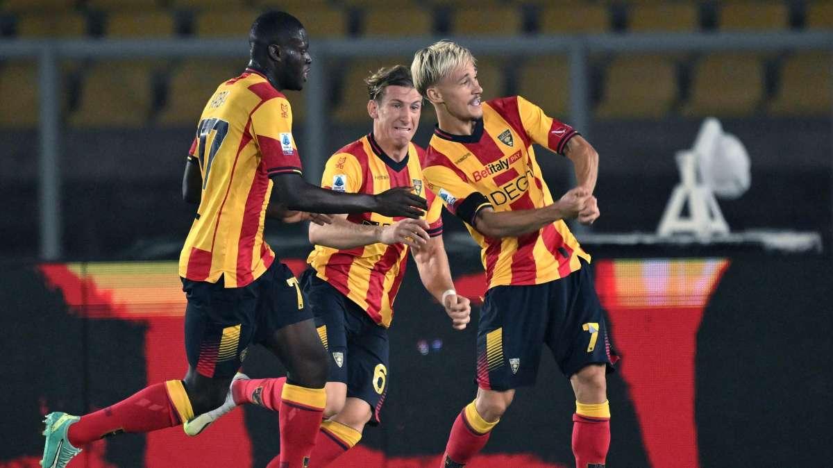 Almqvist e Di Francesco ribaltano la Lazio in un minuto: il Lecce vince 2-1