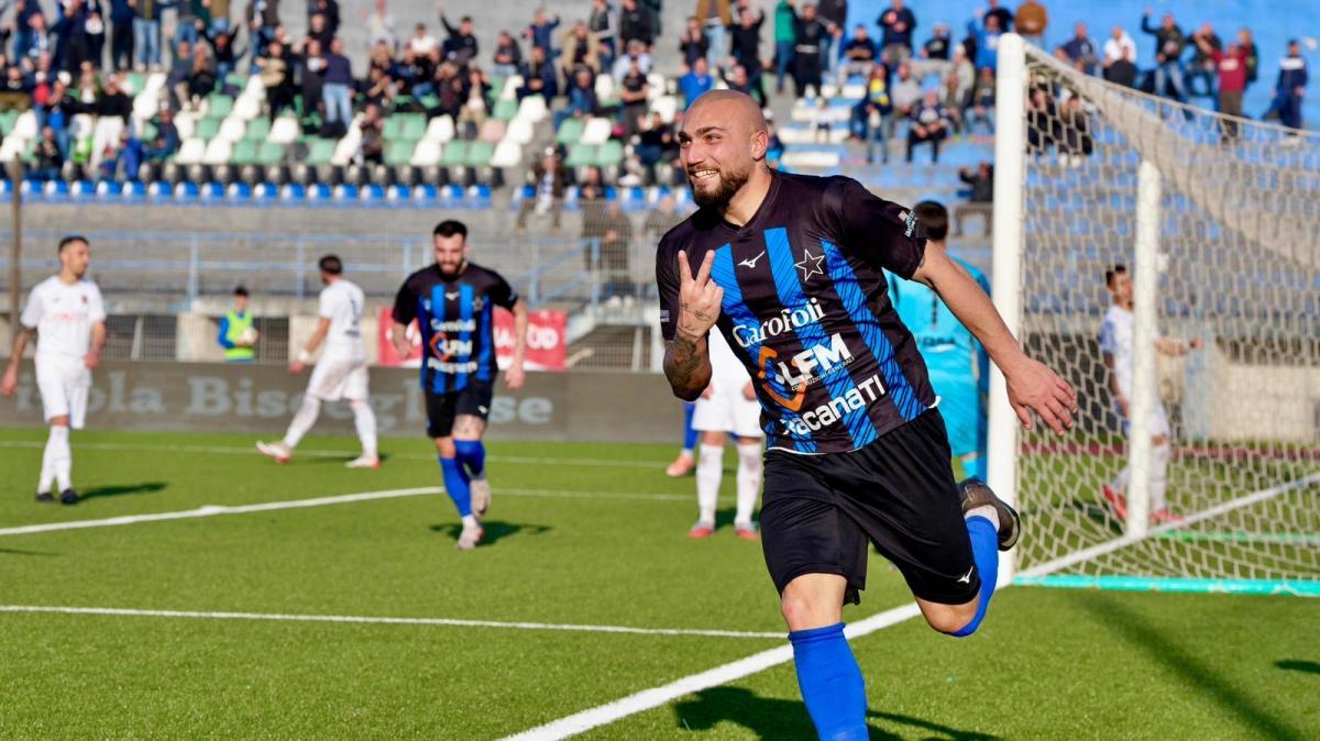UFFICIALE - Bisceglie, resta l'attaccante Peppe Lopez