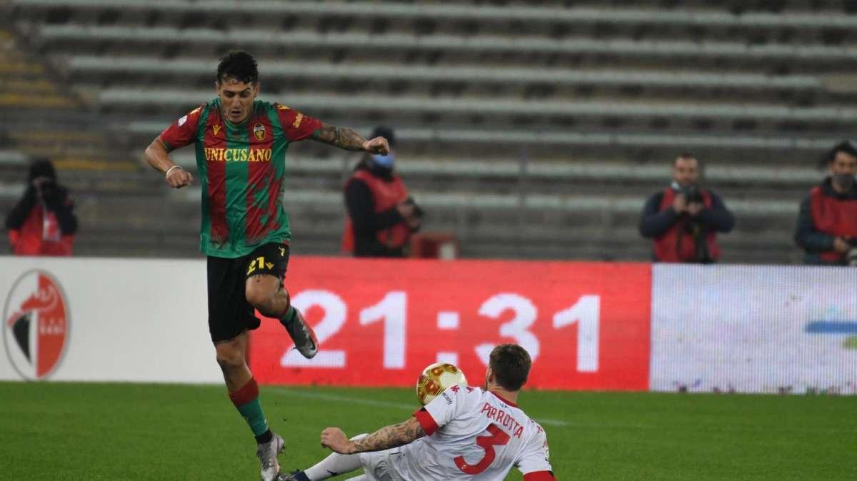 UFFICIALE - Bari, ceduto al Padova il difensore Perrotta
