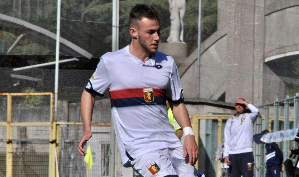 Taranto, nel minino un esterno destro scuola Genoa