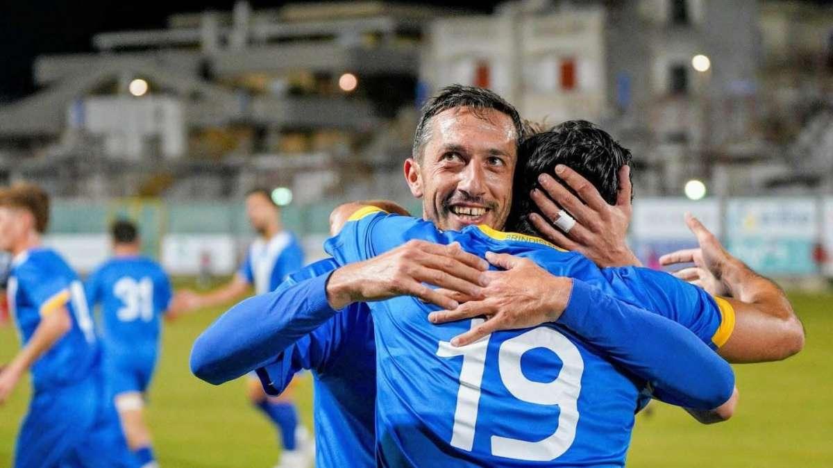 Brindisi, Saraniti si scusa: “Gesto di rabbia, non di mancanza di rispetto”