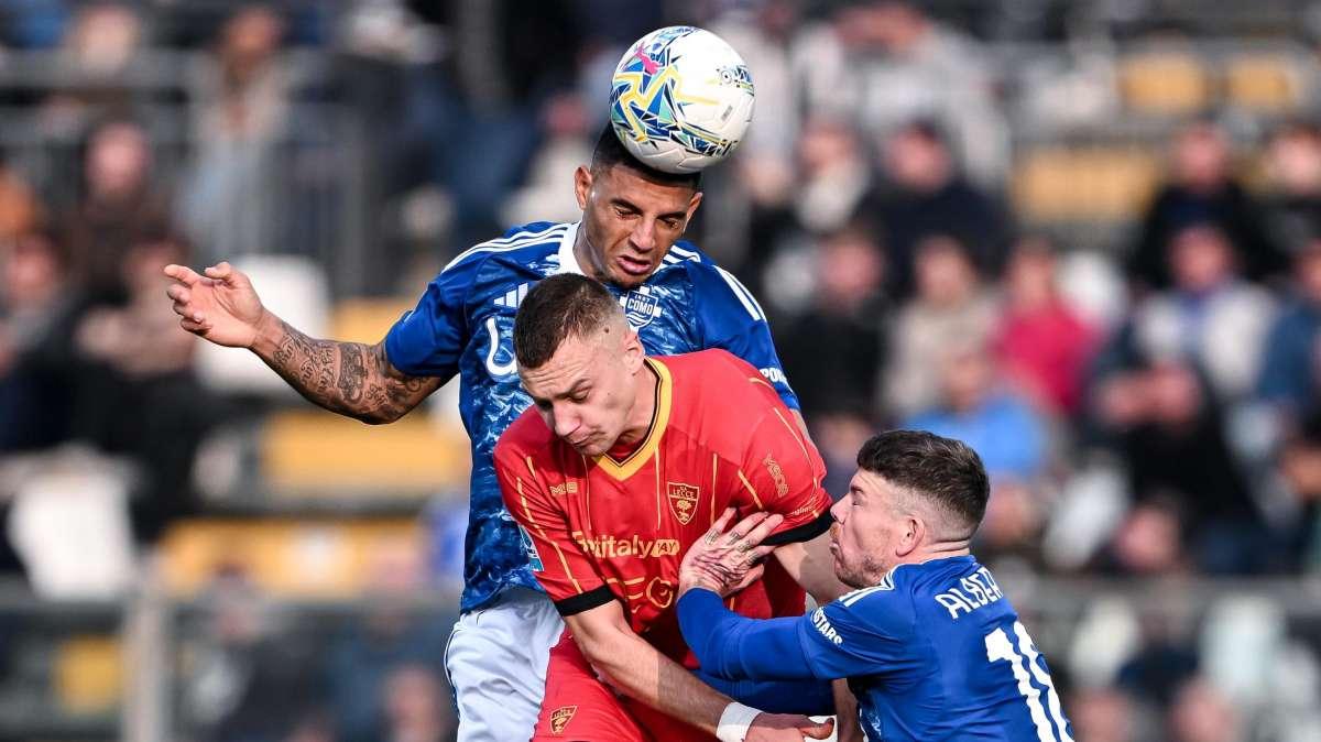 Il Lecce ci crede per i primi 18 minuti, ma il Como la chiude nel primo tempo: al Sinigaglia finisce 3-1