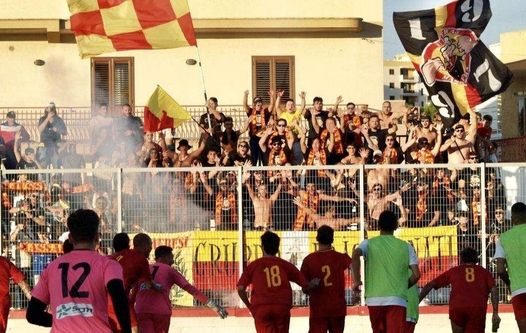 Massafra retrocesso, l'appello dei tifosi: “Mai più con questa società, lasciate titolo alla città”