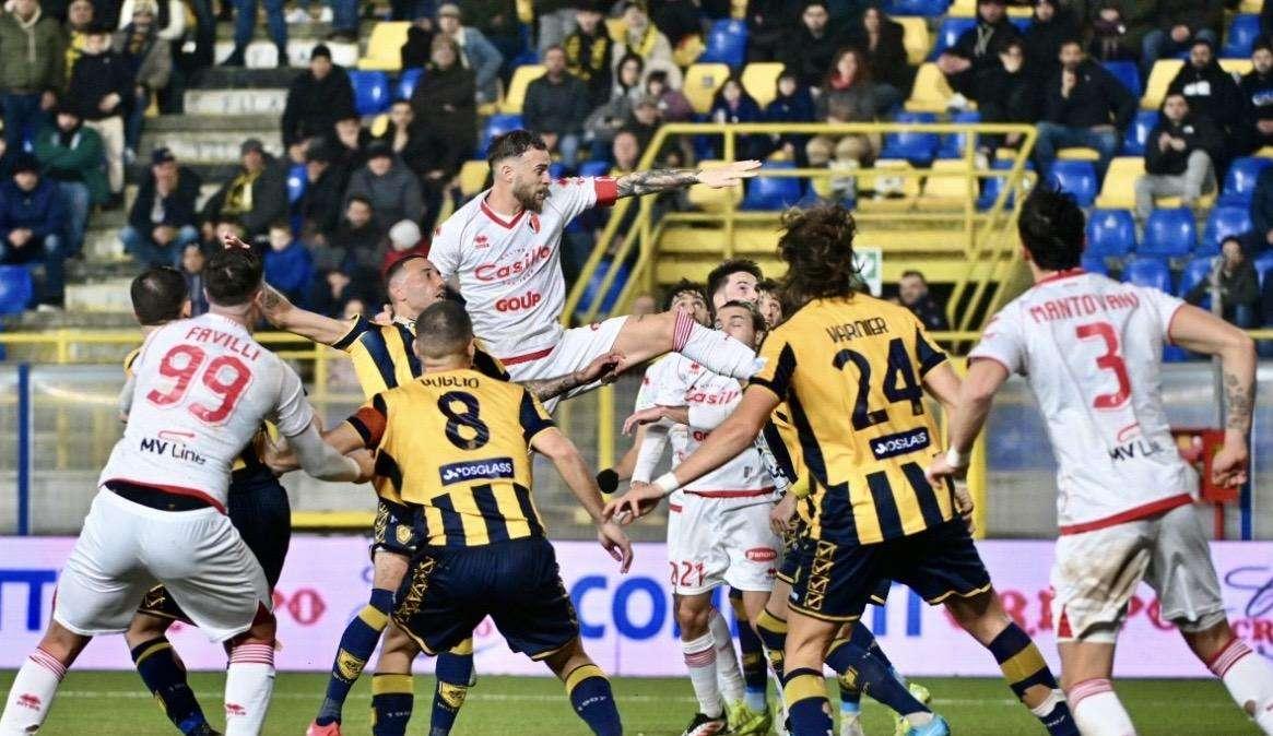 Juve Stabia-Bari 3-1: Gaston Pereiro non basta. Prestazione deludente e campani superiori 