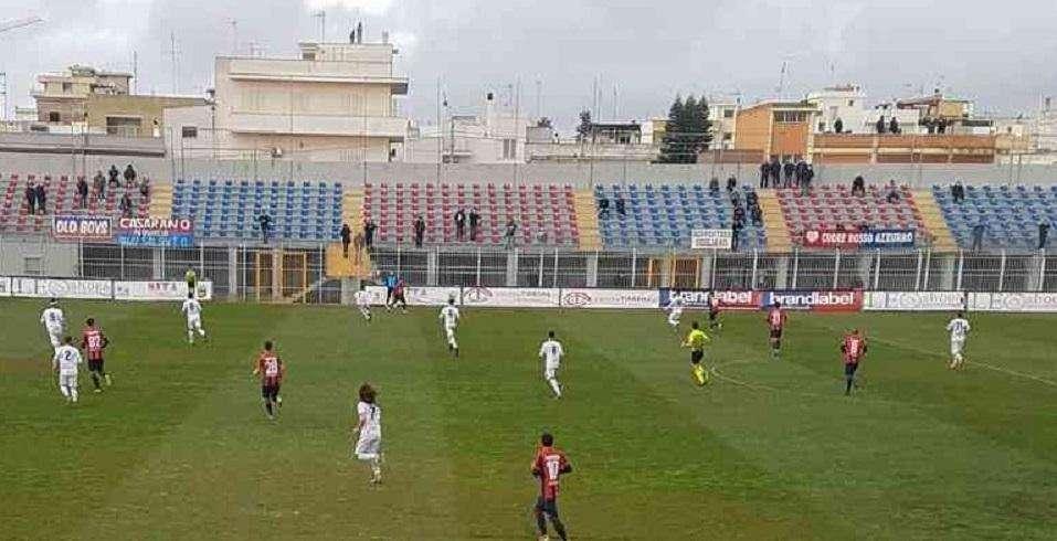 Le formazioni ufficiali di Casarano-Fidelis Andria: De Candia con il 3-4-3, dentro Rajkovic