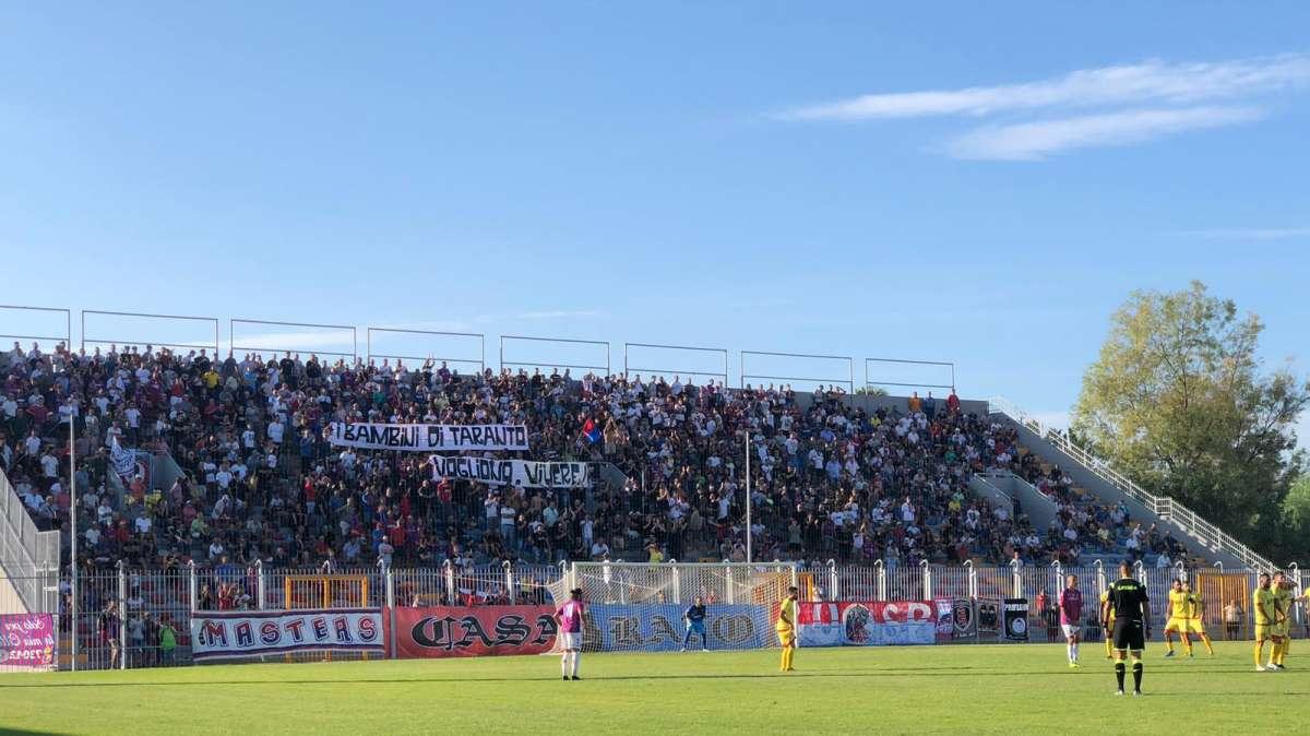 LeccePrima: "Casarano, raid degli ultras negli spogliatoi dopo la sconfitta con il Gravina: aperta un'inchiesta"