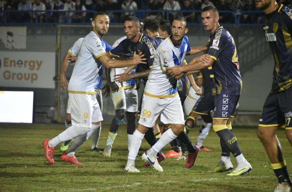 Il Brindisi domina ma sciupa: al Fanuzzi contro la Juve Stabia termina 1-1