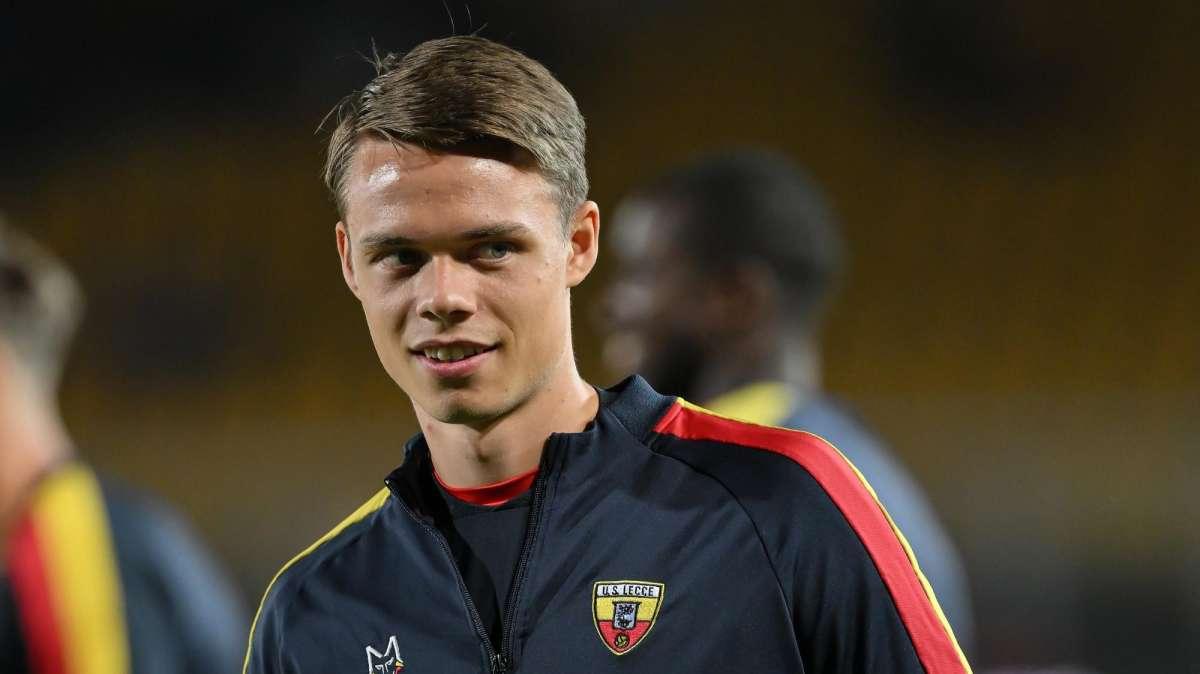Le probabili formazioni di Lecce-Como: si torna al modulo di partenza, Helgason titolare 
