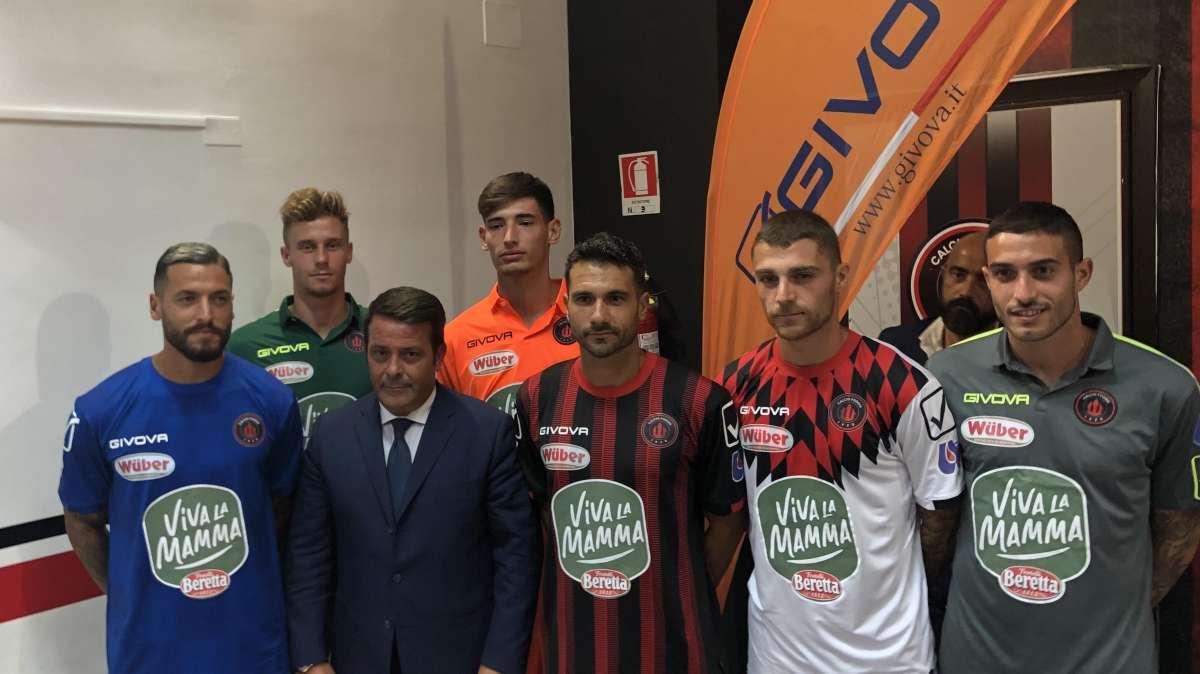 Foggia, presentate le maglie dei calciatori e dei portieri: le foto