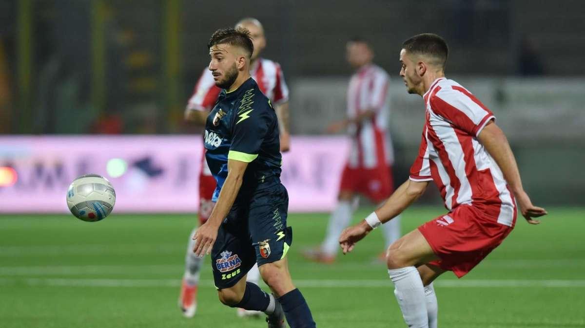 Le probabili formazioni di Monopoli-Vibonese: difesa a 4, in avanti Samele-Starita