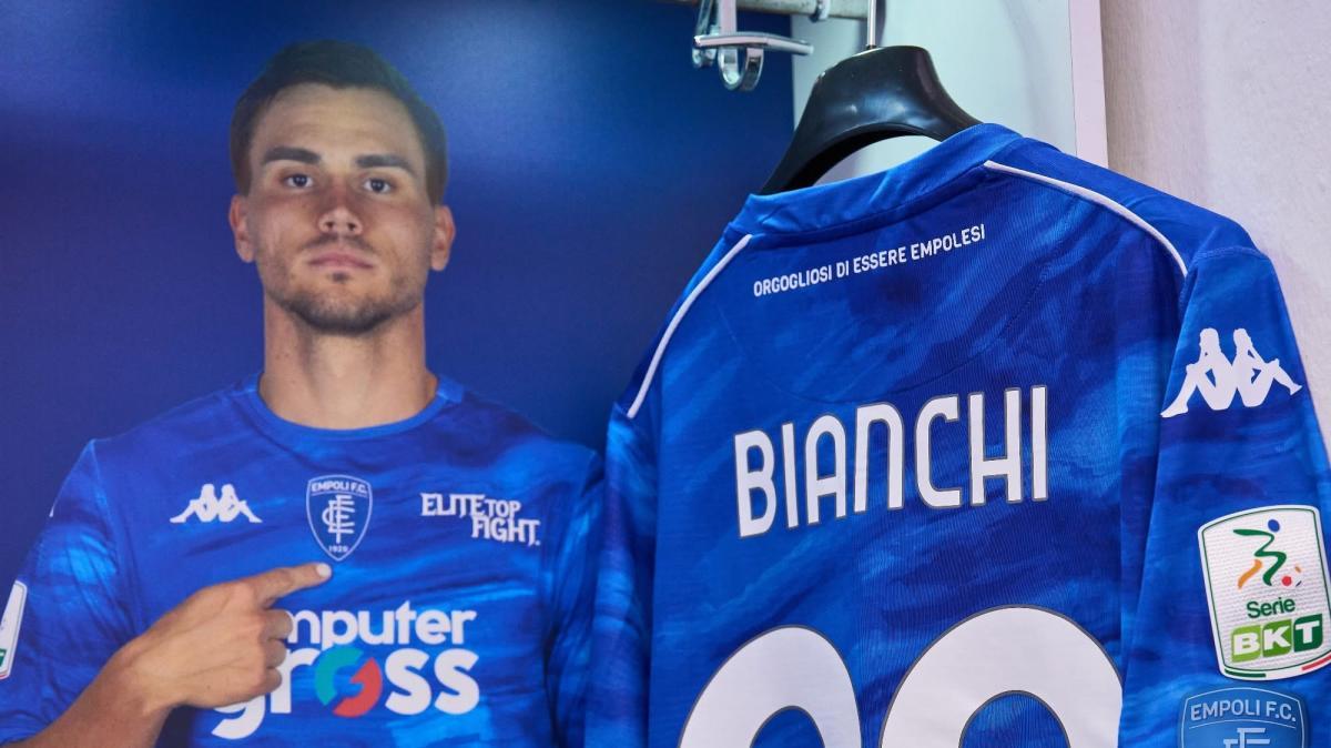 Bari, sondaggio per il centravanti Flavio Bianchi
