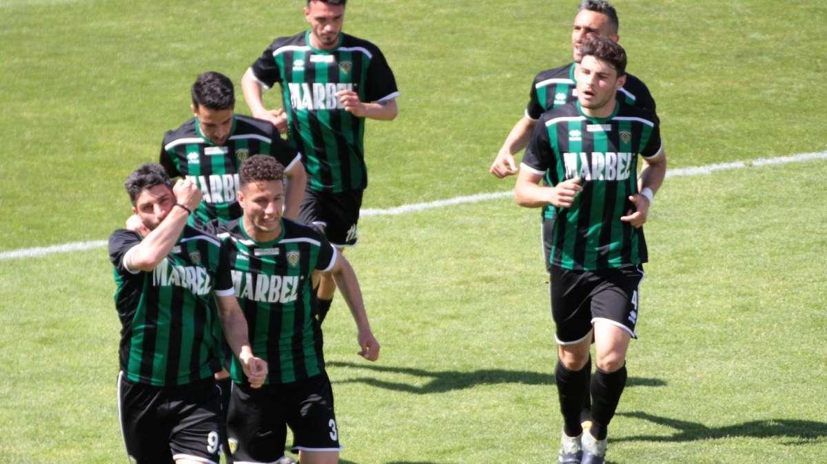 Bitonto, doppietta con dedica polemica per Palazzo 