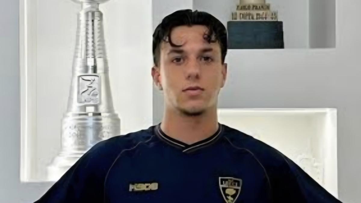 UFFICIALE - Lecce, rinnovo per Esteban: contratto fino al 2030