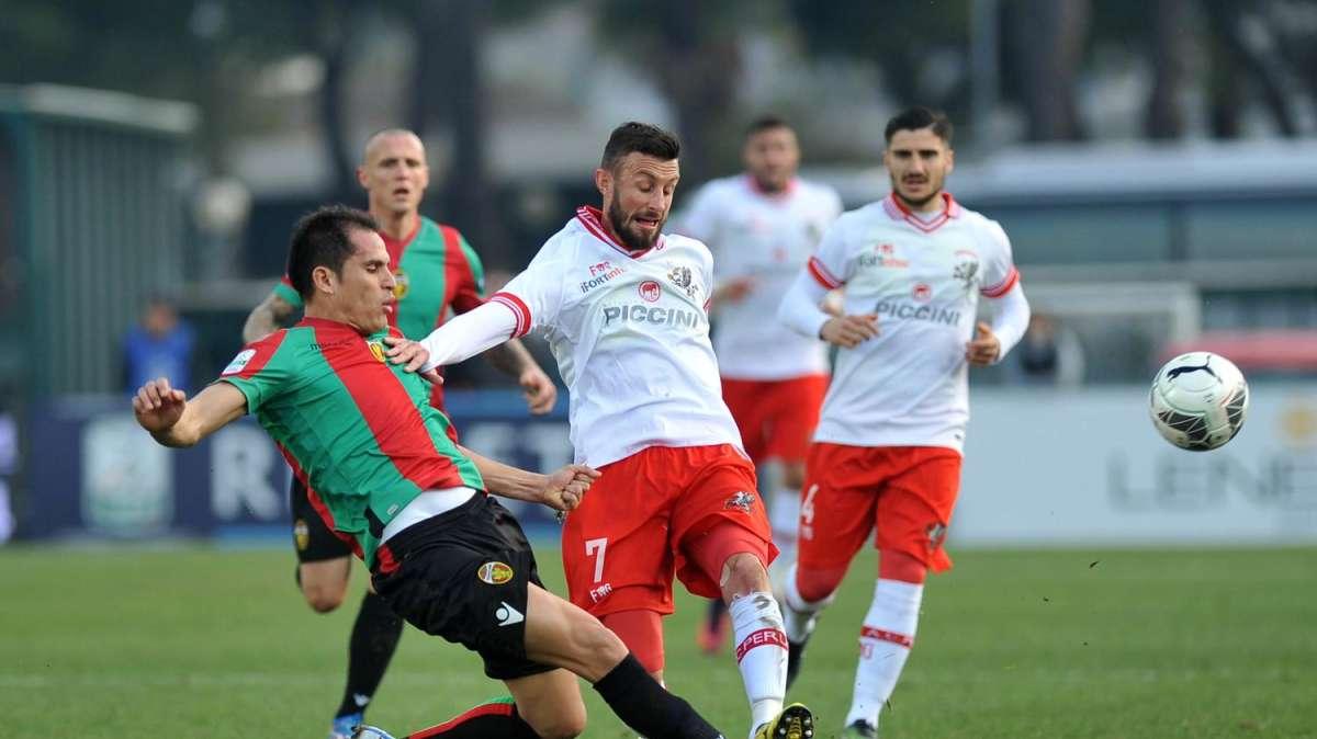 Taranto, concorrenza agguerrita per Guberti: altre tre squadre su di lui