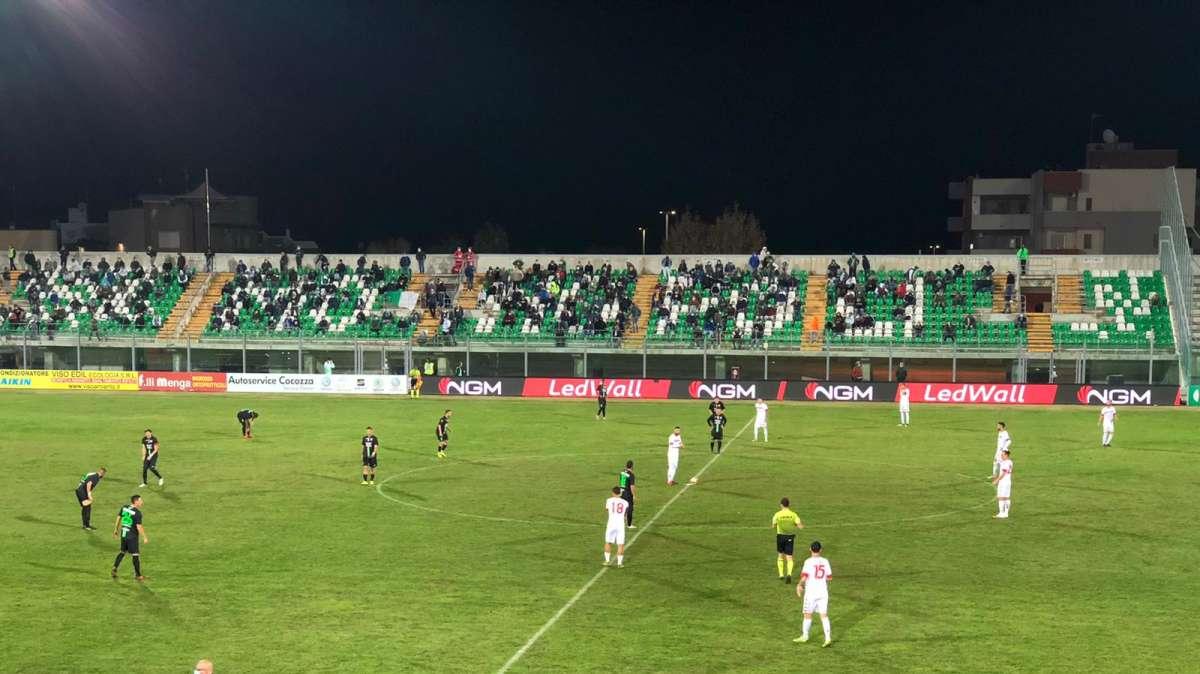 Monopoli-Bari 0-0: poche bollicine, pari giusto. Miracolo Menegatti su Montalto