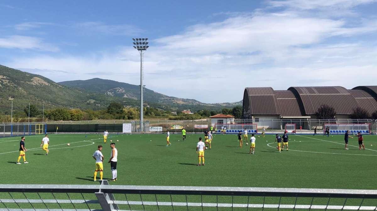Le formazioni ufficiali di Grumentum-Taranto: D'Agostino-Genchi in avanti, Sposito tra i pali