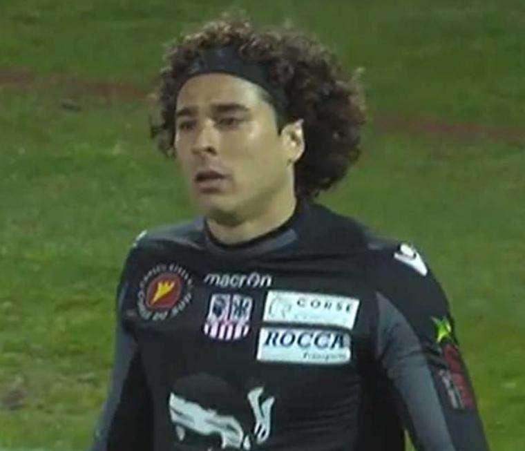 Napoli, no al prestito per Ochoa