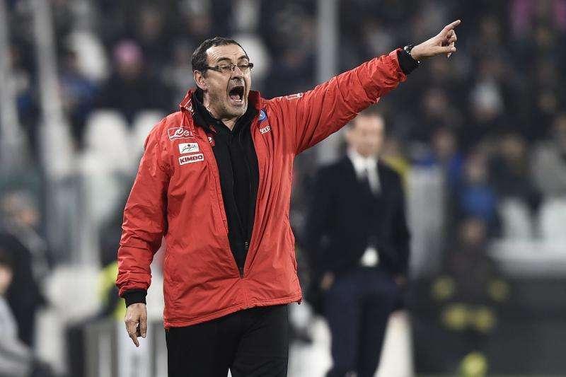 Napoli, Sarri: "Giocare alle 12.30 fa schifo"