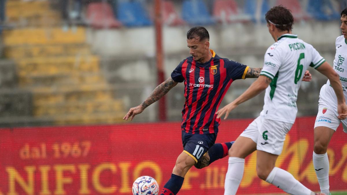 Manconi: "Contento per i tre punti. Baratterei la classifica marcatori per la promozione"