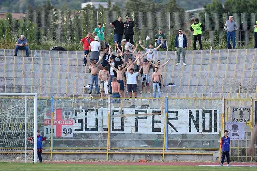 Tifosi alessandrini al Pinto 