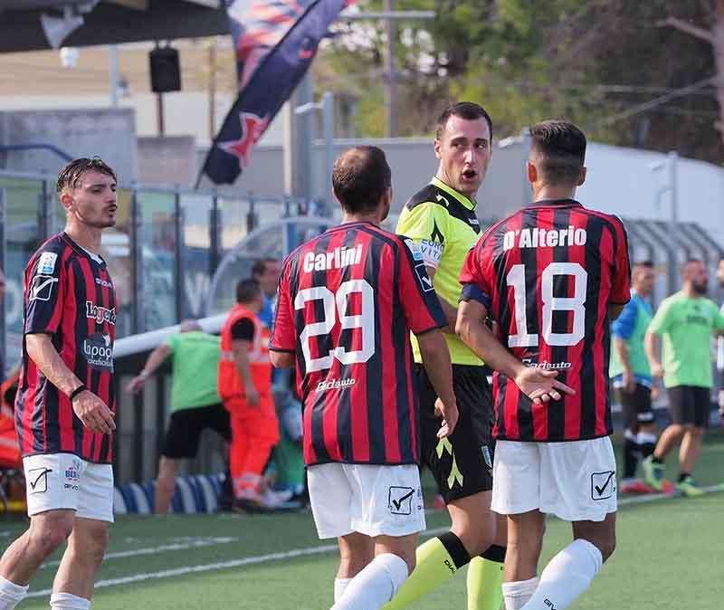 Proteste rossobl&ugrave; dopo il 2-1