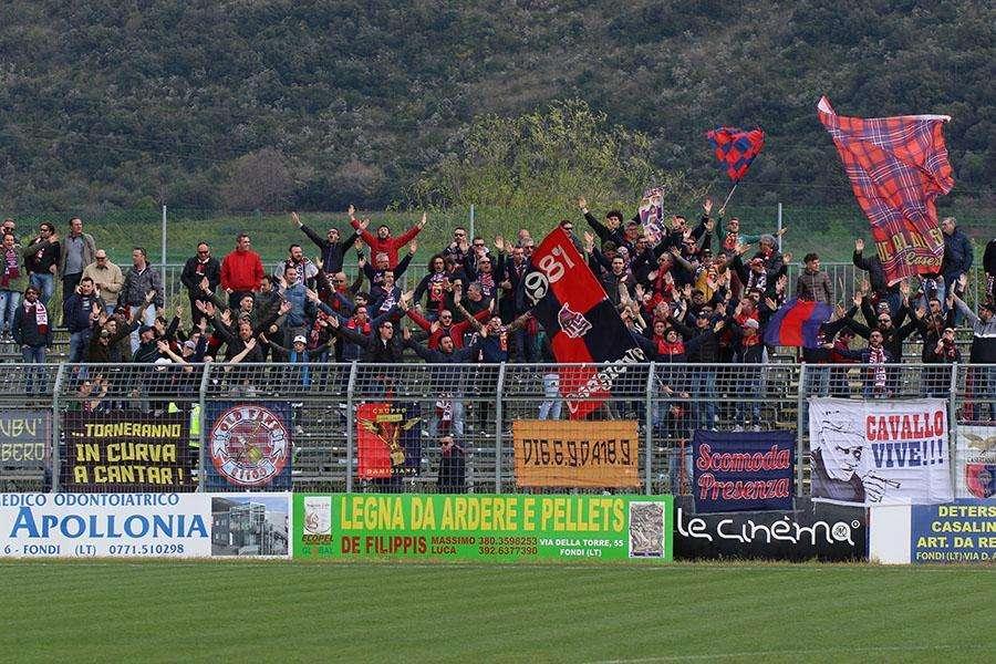 I tifosi casertani a Fondi