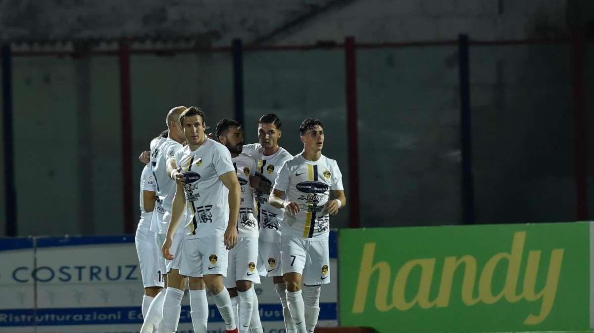 Casertana-Viterbese 0-3, una serata da cancellare