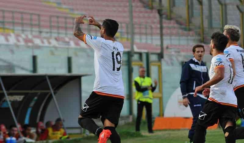 Rea esulta dopo il gol