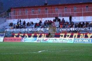 Lo striscione della discordia. Corvino e Pannone in coro: "Offeso chi difende la casertanità"