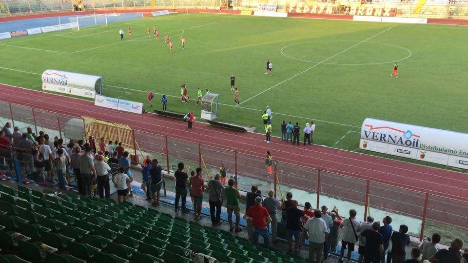 VIDEO ESCLUSIVO - Caserta applaude i giocatori del Lecco al termine della gara