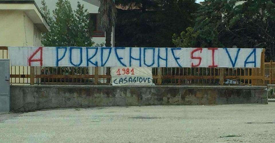 PLAY OFF - I tifosi ci credono, lo striscione: "A Pordenone si va"