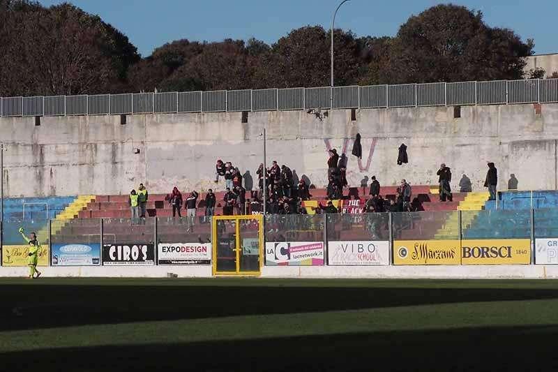 La Vibonese spezza la serie della Casertana, amara domenica per i falchetti