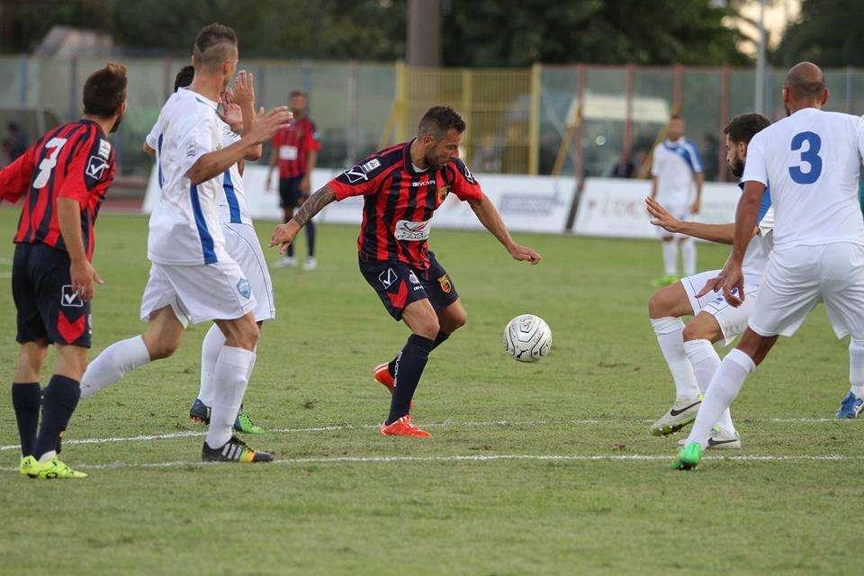 FORMAZIONI UFFICIALI - Esordio dall'inizio per Negro nel derby di Castellammare, ecco le scelte di Romaniello e Ciullo