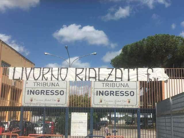 Striscione tifosi pro Livorno 