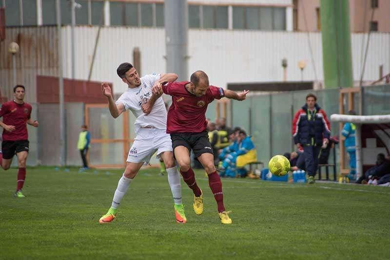 Un'azione di Reggina-Casertana
