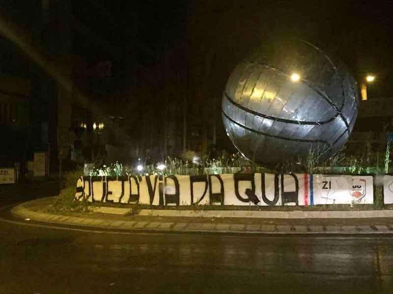 Lo striscione 