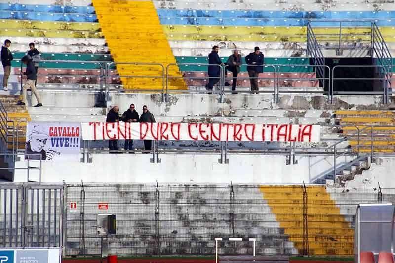 Striscione pro terremotati