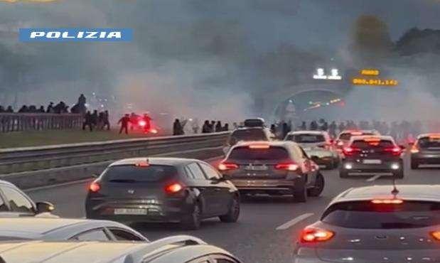 Scontri sull'A2, 29 daspo per tifosi di Casertana e Catania 