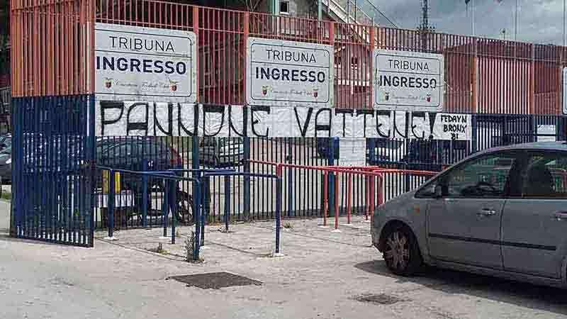 Lo striscione al Pinto