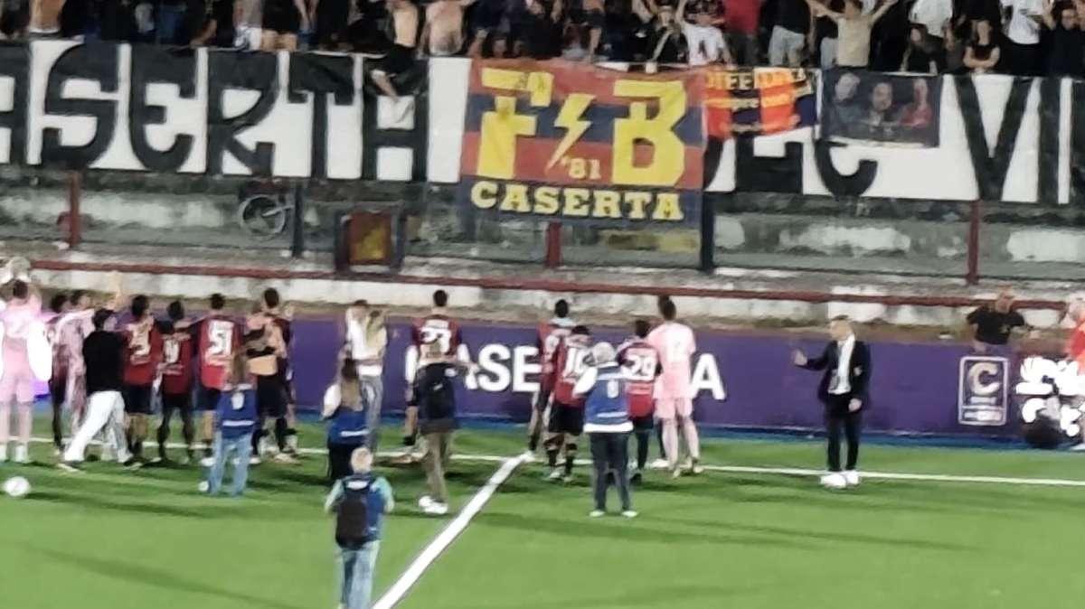 Esultanza rossobl&ugrave; 