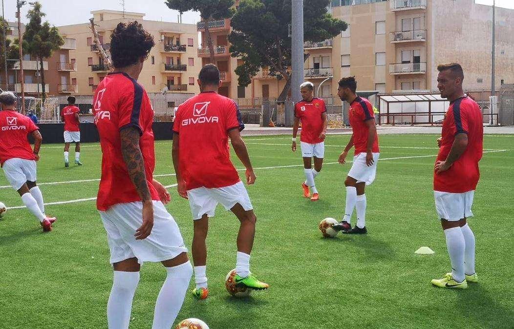 La Casertana c'è, il Trapani no: primi tre punti a tavolino per i falchetti