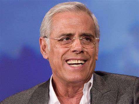 Teo Teocoli: "Il Milan sembrava la Cavese". La risposta scherzosa del club "Ti aspettiamo"
