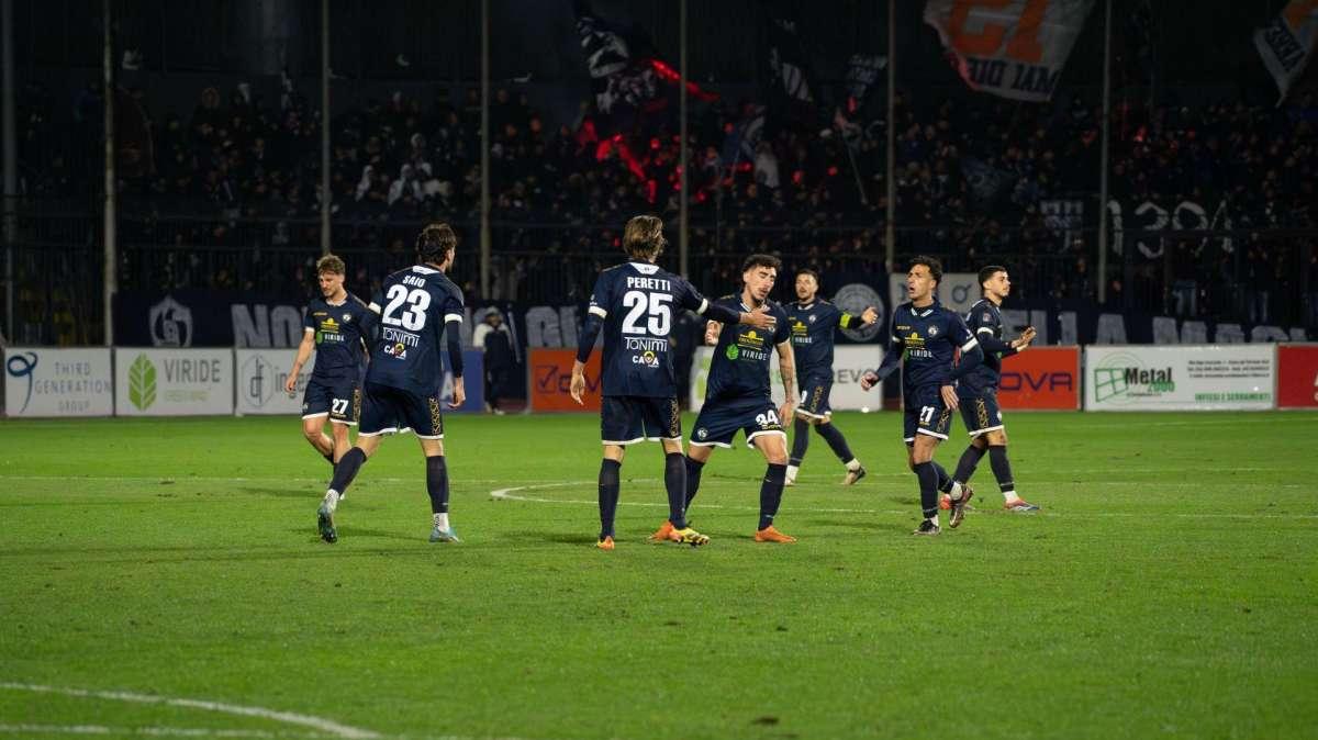 Cavese-Benevento, cronaca di una partita dentro e fuori dal campo