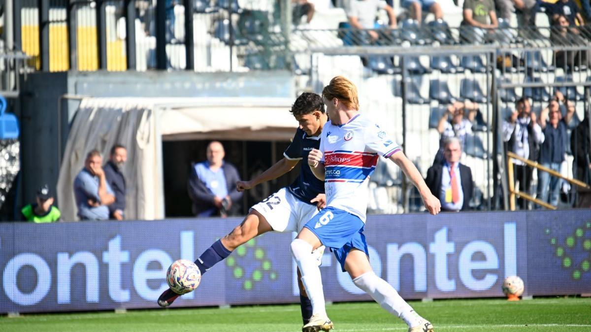 Cavese da urlo, cinque gol al Casarano: gli aquilotti travolgono i pugliesi